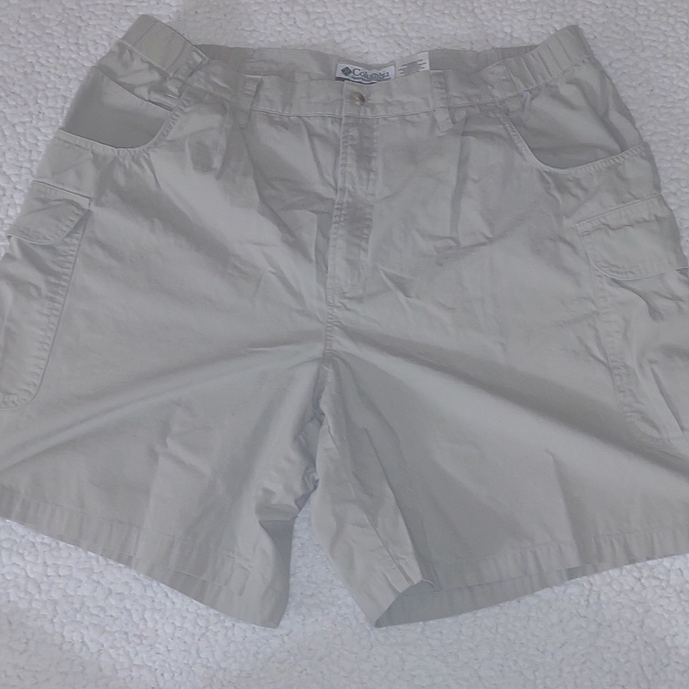 Men's Columbia Khaki Cargo Shorts Size 40